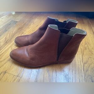 Nisolo Chelsea Boot in Brandy, Size 9